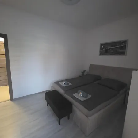 Crystalapartmanhaz Aparthotel